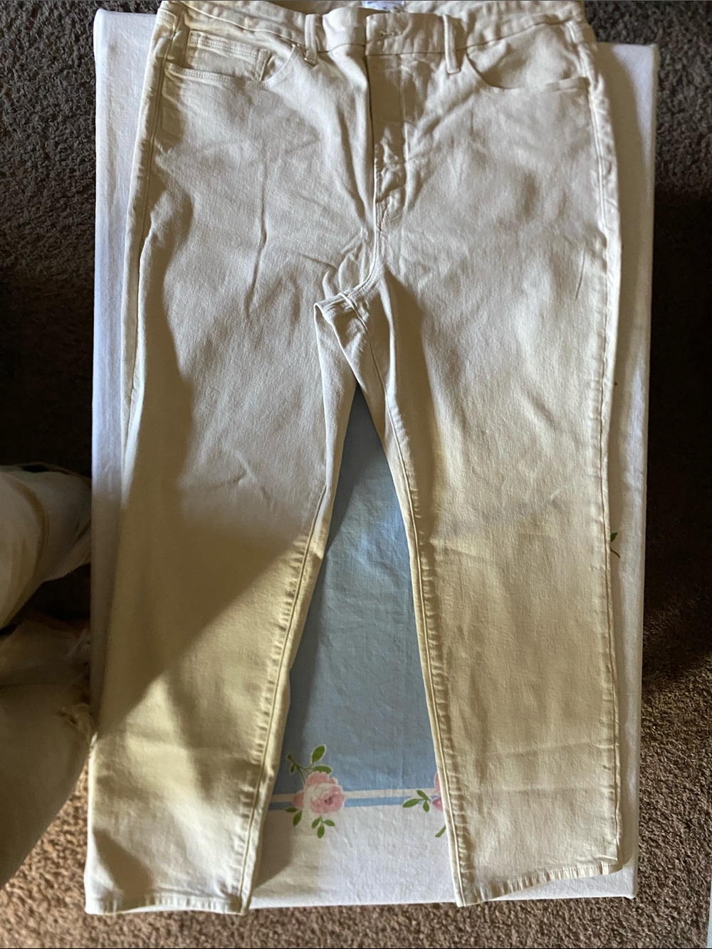 Good American Women's Straight Leg Jeans in Cream